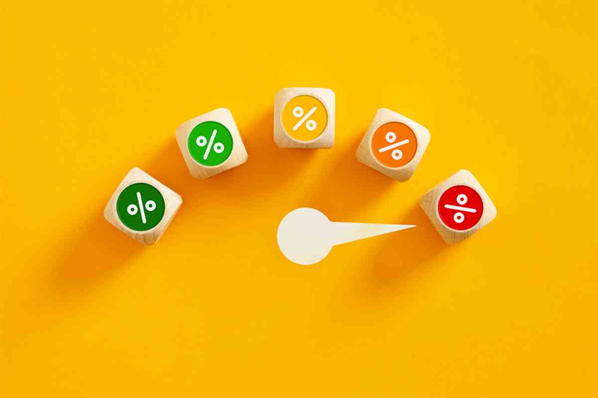 © Cagkan - Adobe Stock.com Tachometer mit Pfeil der den höchsten Prozentsatz anzeigt