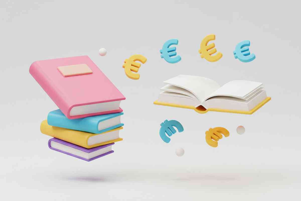 © Lek - stock.adobe.com Stapel bunter Bücher und ein offenes Buch mit Euro-Symbolen, die auf einem weißen Hintergrund schweben